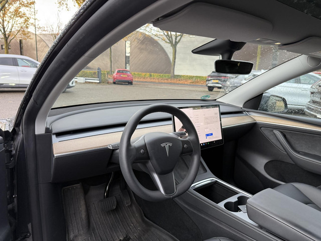 Tesla Model Y RWD 58 kWh AFNEEMBARE TREKHAAK| STOEL STUURVERW| AUTOPILOT| RIJKLAARPRIJS INCL. TESLA GARANTIE t m 03-2027 80.000km accu en aan