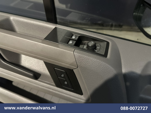 Volkswagen Crafter 2.0 TDI 141pk L3H3 L2H2 Euro6 Airco | Camera | Apple Carplay | Android Auto | Cruisecontrol | Massagestoel Chauffeursstoel