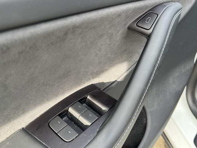 Tesla Model Y Long Range AWD 75 kWh | Enhanced Autopilot | Rijklaar geleverd | Stoel- & Stuurverwarming | Fabrieksgarantie tot 08-2026