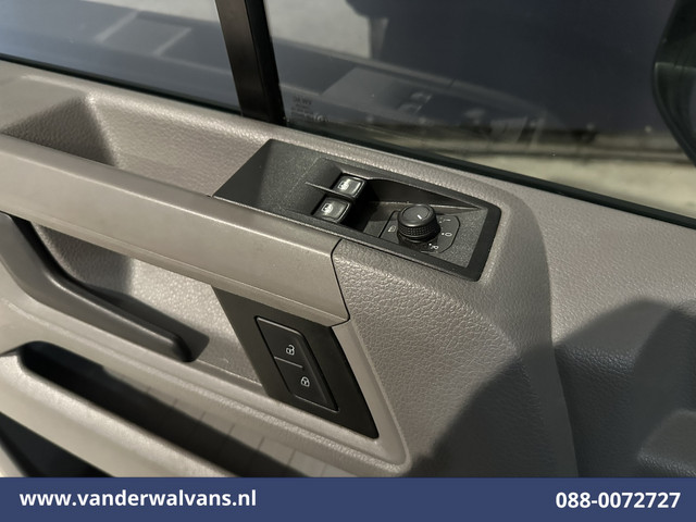 Volkswagen Crafter 2.0 TDI 141pk L3H3 L2H2 Euro6 Airco | Camera | Apple Carplay | Android Auto | Cruisecontrol Massagestoel, Chauffeursstoel