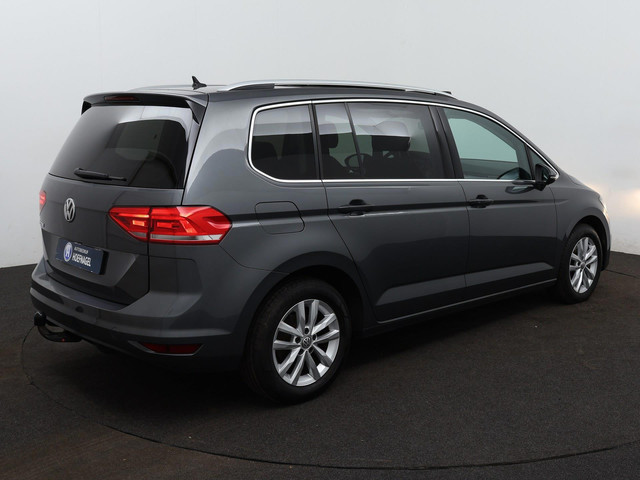 Volkswagen Touran 1.5 TSI Highline 7p Automaat | Panoramadak | Camera | Stoelverwarming | Trekhaak