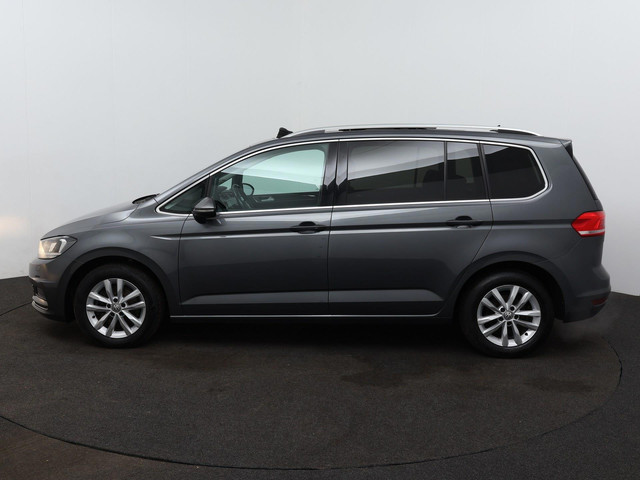 volkswagen-touran-1.5-tsi-highline-7p-automaat---panoramadak---camera---stoelverwarming---trekhaak