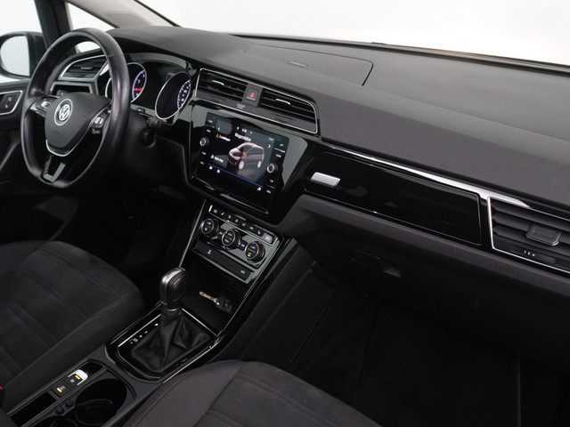 Volkswagen Touran 1.5 TSI Highline 7p Automaat | Panoramadak | Camera | Stoelverwarming | Trekhaak