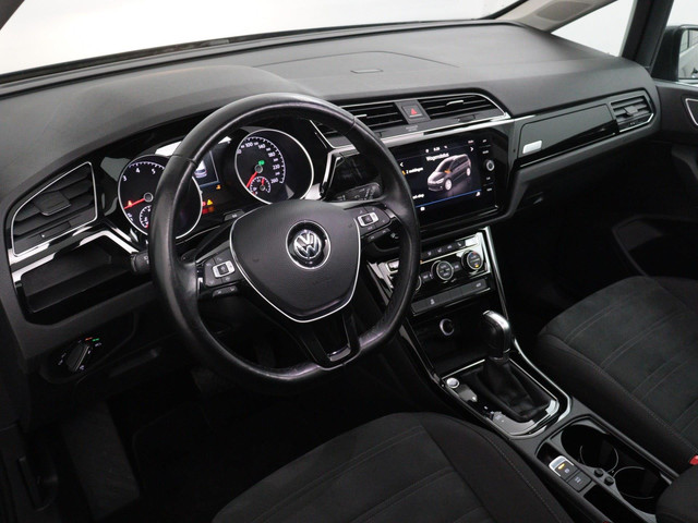 Volkswagen Touran 1.5 TSI Highline 7p Automaat | Panoramadak | Camera | Stoelverwarming | Trekhaak