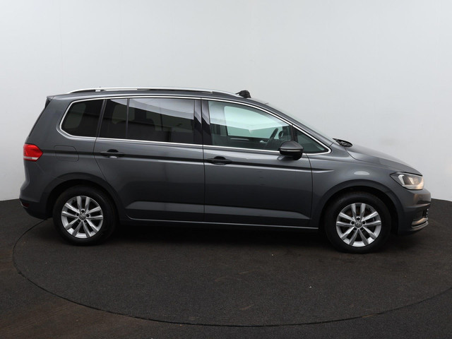 Volkswagen Touran 1.5 TSI Highline 7p Automaat | Panoramadak | Camera | Stoelverwarming | Trekhaak