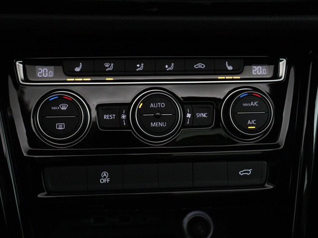 Volkswagen Touran 1.5 TSI Highline 7p Automaat | Panoramadak | Camera | Stoelverwarming | Trekhaak