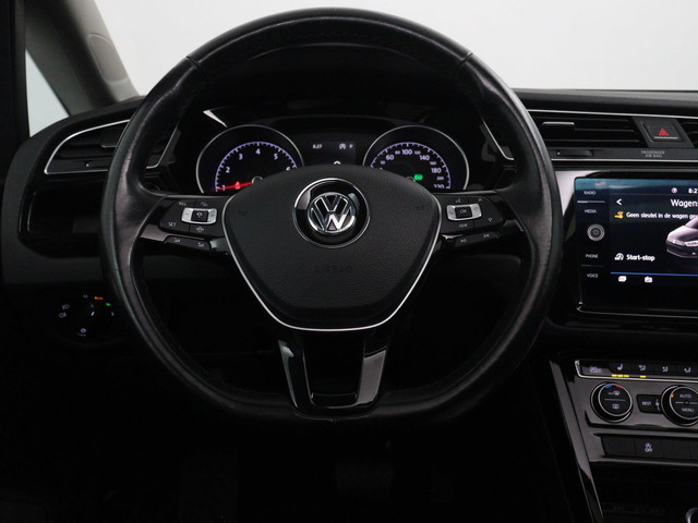 Volkswagen Touran 1.5 TSI Highline 7p Automaat | Panoramadak | Camera | Stoelverwarming | Trekhaak