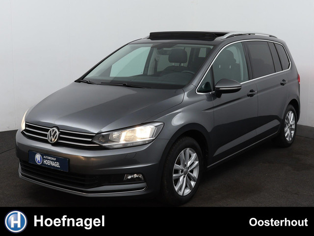 Volkswagen Touran 1.5 TSI Highline 7p Automaat | Panoramadak | Camera | Stoelverwarming | Trekhaak