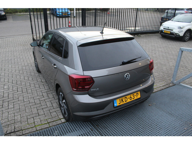 Volkswagen Polo 1.0 TSI Highline Apple carplay Parkeersensoren rondom Cruise control Climate control Stoelverwarming Licht metalen velgen Privac