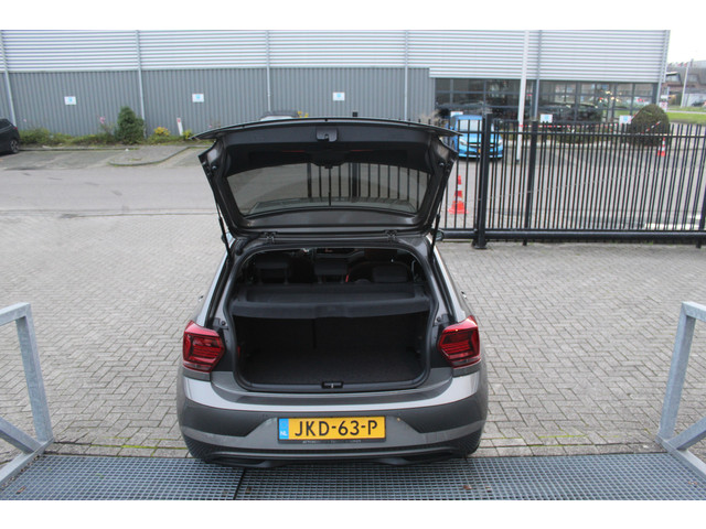 Volkswagen Polo 1.0 TSI Highline Apple carplay Parkeersensoren rondom Cruise control Climate control Stoelverwarming Licht metalen velgen Privac
