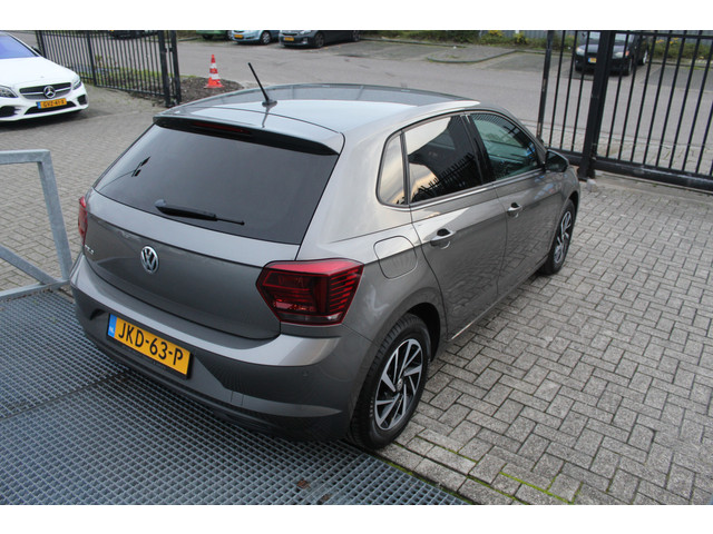 Volkswagen Polo 1.0 TSI Highline Apple carplay Parkeersensoren rondom Cruise control Climate control Stoelverwarming Licht metalen velgen Privac