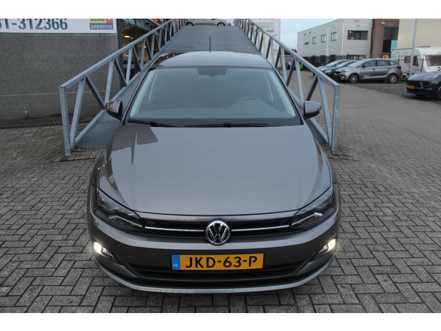 Volkswagen Polo 1.0 TSI Highline Apple carplay Parkeersensoren rondom Cruise control Climate control Stoelverwarming Licht metalen velgen Privac