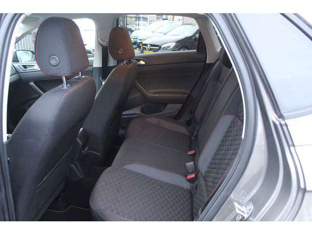 Volkswagen Polo 1.0 TSI Highline Apple carplay Parkeersensoren rondom Cruise control Climate control Stoelverwarming Licht metalen velgen Privac