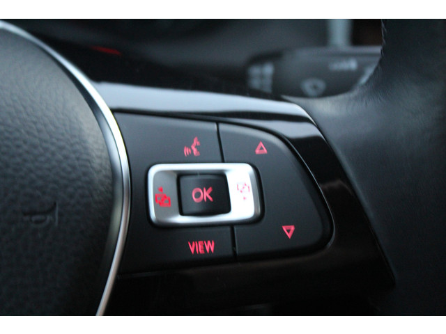 Volkswagen Polo 1.0 TSI Highline Apple carplay Parkeersensoren rondom Cruise control Climate control Stoelverwarming Licht metalen velgen Privac