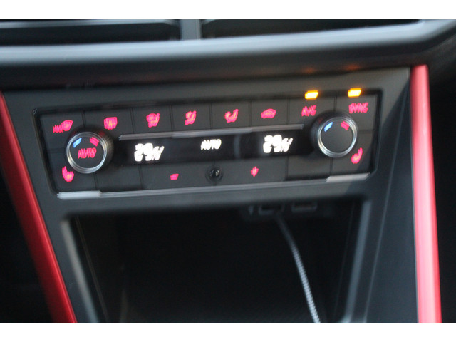 Volkswagen Polo 1.0 TSI Highline Apple carplay Parkeersensoren rondom Cruise control Climate control Stoelverwarming Licht metalen velgen Privac