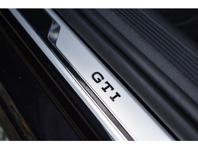 Volkswagen Polo 2.0 TSI GTI TSI 210PK DSG GTI-SPORT IQ-LIGHT PDC CARPLAY