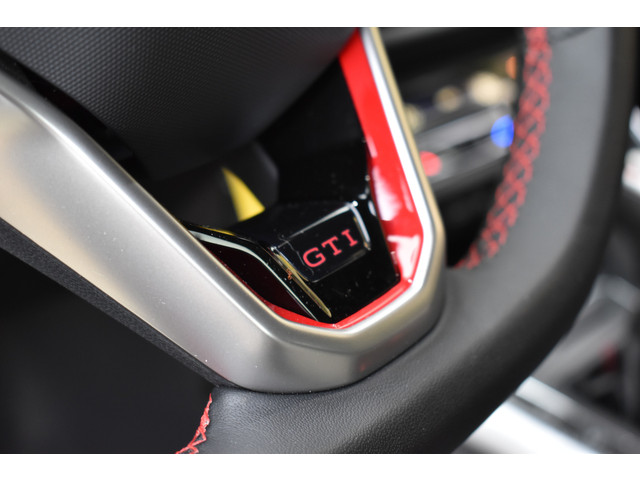 Volkswagen Polo 2.0 TSI GTI TSI 210PK DSG GTI-SPORT IQ-LIGHT PDC CARPLAY