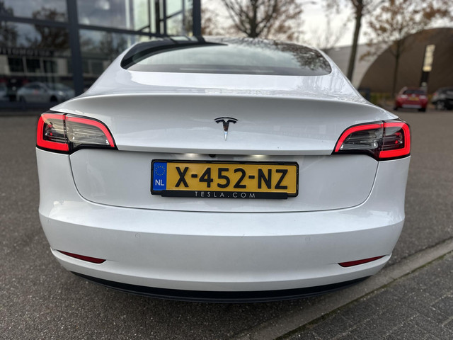 Tesla Model 3 Standard RWD Plus 60 kWh AUTOPILOT | AFNEEMBARE TREKHAAK | RIJKLAAR GELEVERD MET 12 MND BOVAG GARANTIE