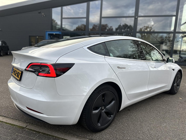 Tesla Model 3 Standard RWD Plus 60 kWh AUTOPILOT | AFNEEMBARE TREKHAAK | RIJKLAAR GELEVERD MET 12 MND BOVAG GARANTIE
