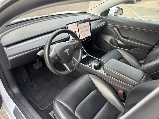 Tesla Model 3 Standard RWD Plus 60 kWh AUTOPILOT | AFNEEMBARE TREKHAAK | RIJKLAAR GELEVERD MET 12 MND BOVAG GARANTIE