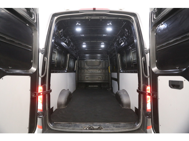 Volkswagen Crafter 2.0 TDI L3H3 | 177PK | 3500kg | Trekh | Aut. | Airco | 3-Zits | Cruise | Camera | Stoel Stuurverw. | Carplay | Parkeersens.