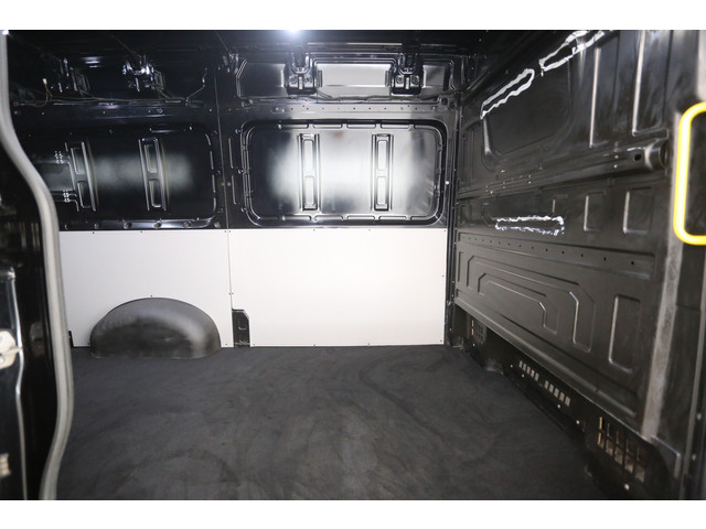 Volkswagen Crafter 2.0 TDI L3H3 | 177PK | 3500kg | Trekh | Aut. | Airco | 3-Zits | Cruise | Camera | Stoel Stuurverw. | Carplay | Parkeersens.