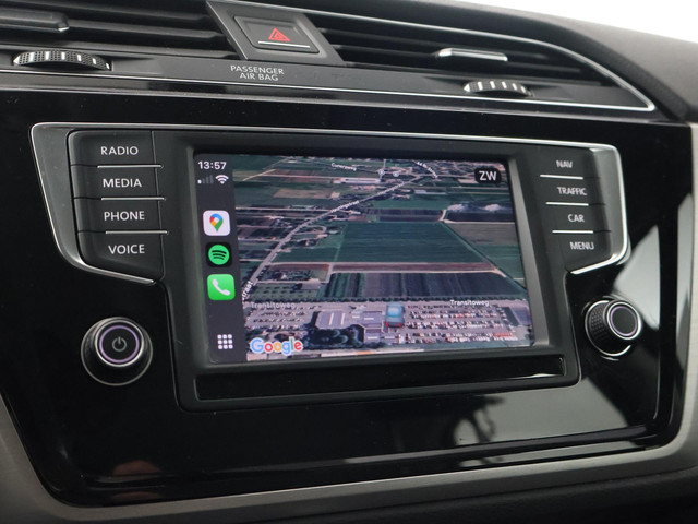 Volkswagen Touran 1.4 TSI 150 PK DSG AUT. 7-PERSOONS HIGHLINE + TREKHAAK | APPLE CARPLAY | STOELVERWARMING