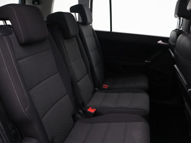 Volkswagen Touran 1.4 TSI 150 PK DSG AUT. 7-PERSOONS HIGHLINE + TREKHAAK | APPLE CARPLAY | STOELVERWARMING