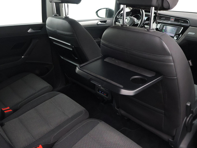 Volkswagen Touran 1.4 TSI 150 PK DSG AUT. 7-PERSOONS HIGHLINE + TREKHAAK | APPLE CARPLAY | STOELVERWARMING