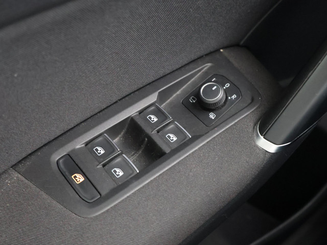 Volkswagen Touran 1.4 TSI 150 PK DSG AUT. 7-PERSOONS HIGHLINE + TREKHAAK | APPLE CARPLAY | STOELVERWARMING