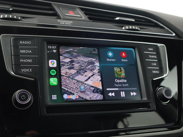 Volkswagen Touran 1.4 TSI 150 PK DSG AUT. 7-PERSOONS HIGHLINE + TREKHAAK | APPLE CARPLAY | STOELVERWARMING