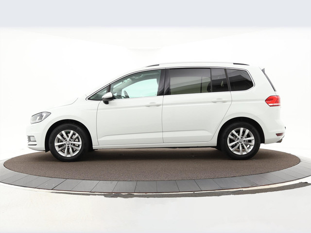 Volkswagen Touran 1.4 TSI 150pk DSG Highline Business R 7p · Apple Android Car Play · P-Sensoren · Elek. Achterklep · Trekhaak · Stoel & Stuur Ver