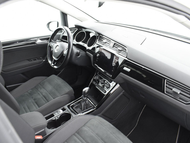 Volkswagen Touran 1.4 TSI 150pk DSG Highline Business R 7p · Apple Android Car Play · P-Sensoren · Elek. Achterklep · Trekhaak · Stoel & Stuur Ver