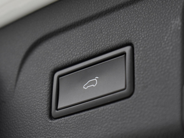 Volkswagen Touran 1.4 TSI 150pk DSG Highline Business R 7p · Apple Android Car Play · P-Sensoren · Elek. Achterklep · Trekhaak · Stoel & Stuur Ver