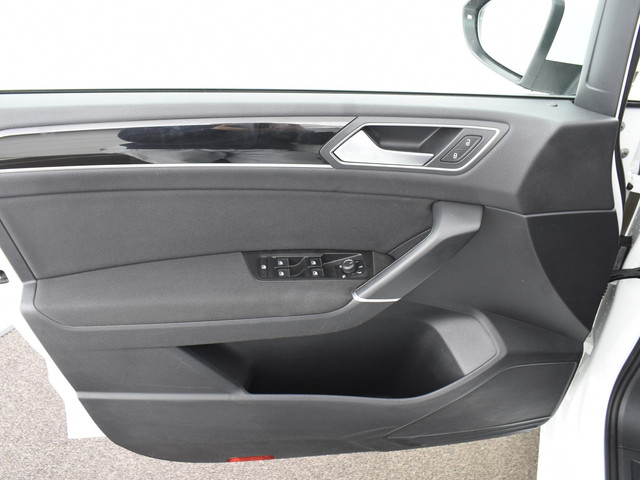 Volkswagen Touran 1.4 TSI 150pk DSG Highline Business R 7p · Apple Android Car Play · P-Sensoren · Elek. Achterklep · Trekhaak · Stoel & Stuur Ver