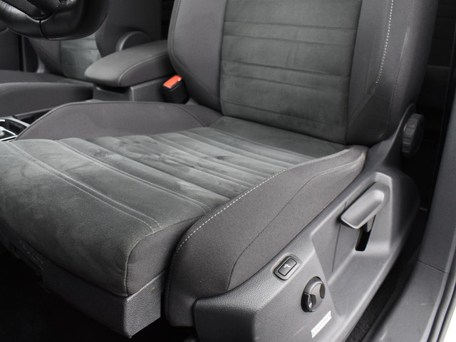 Volkswagen Touran 1.4 TSI 150pk DSG Highline Business R 7p · Apple Android Car Play · P-Sensoren · Elek. Achterklep · Trekhaak · Stoel & Stuur Ver