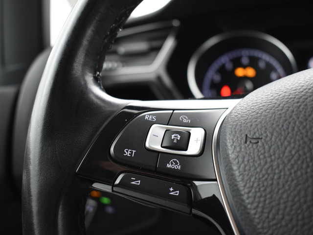 Volkswagen Touran 1.4 TSI 150pk DSG Highline Business R 7p · Apple Android Car Play · P-Sensoren · Elek. Achterklep · Trekhaak · Stoel & Stuur Ver