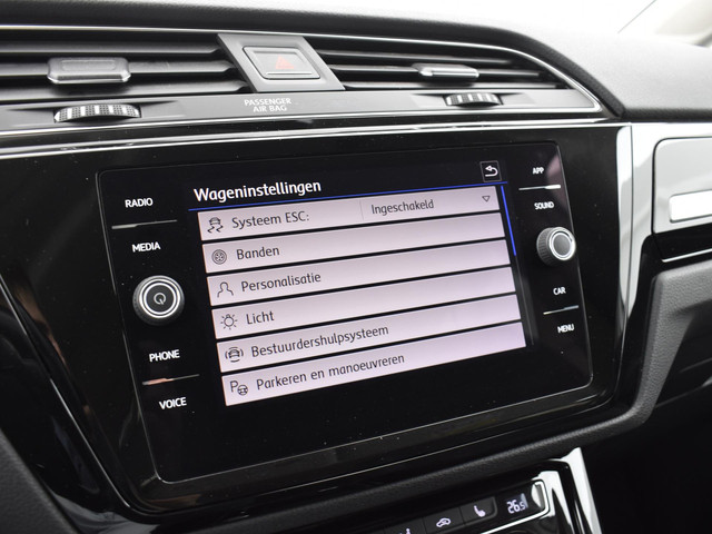 Volkswagen Touran 1.4 TSI 150pk DSG Highline Business R 7p · Apple Android Car Play · P-Sensoren · Elek. Achterklep · Trekhaak · Stoel & Stuur Ver