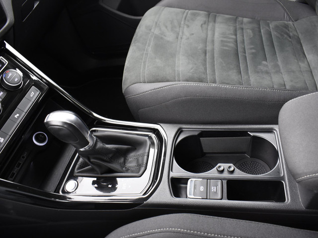 Volkswagen Touran 1.4 TSI 150pk DSG Highline Business R 7p · Apple Android Car Play · P-Sensoren · Elek. Achterklep · Trekhaak · Stoel & Stuur Ver