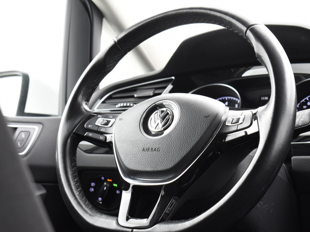 Volkswagen Touran 1.4 TSI 150pk DSG Highline Business R 7p · Apple Android Car Play · P-Sensoren · Elek. Achterklep · Trekhaak · Stoel & Stuur Ver