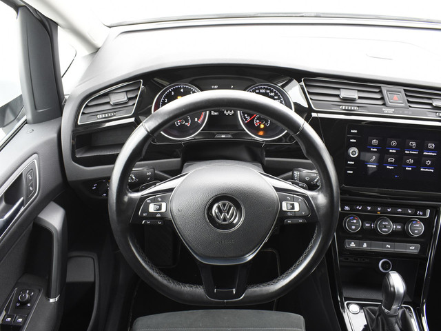 Volkswagen Touran 1.4 TSI 150pk DSG Highline Business R 7p · Apple Android Car Play · P-Sensoren · Elek. Achterklep · Trekhaak · Stoel & Stuur Ver