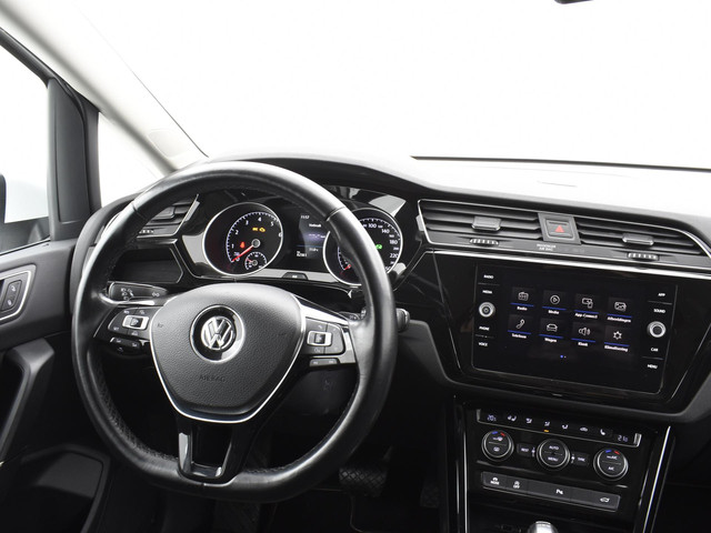 Volkswagen Touran 1.4 TSI 150pk DSG Highline Business R 7p · Apple Android Car Play · P-Sensoren · Elek. Achterklep · Trekhaak · Stoel & Stuur Ver