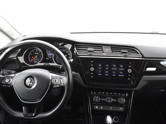 Volkswagen Touran 1.4 TSI 150pk DSG Highline Business R 7p · Apple Android Car Play · P-Sensoren · Elek. Achterklep · Trekhaak · Stoel & Stuur Ver