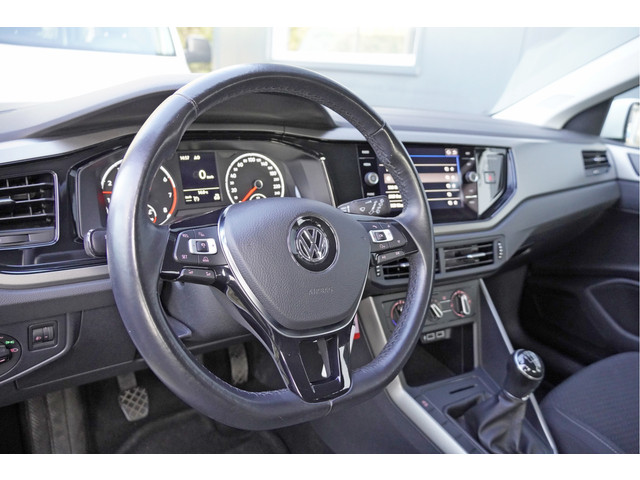 Volkswagen Polo 1.0 TSI 5drs Comfortline BJ2017 Lmv 15 | Led | Navi | App-Connect | Airco | Cruise control | Getint glas | Nw-model!