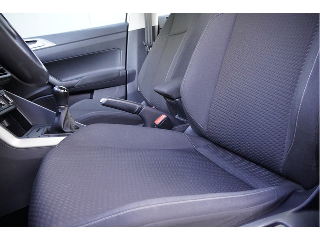 Volkswagen Polo 1.0 TSI 5drs Comfortline BJ2017 Lmv 15 | Led | Navi | App-Connect | Airco | Cruise control | Getint glas | Nw-model!