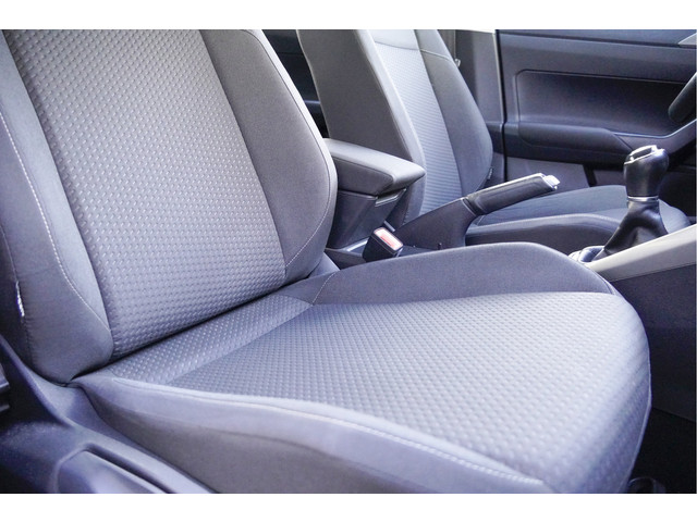 Volkswagen Polo 1.0 TSI 5drs Comfortline BJ2017 Lmv 15 | Led | Navi | App-Connect | Airco | Cruise control | Getint glas | Nw-model!