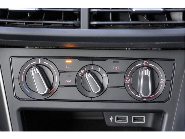 Volkswagen Polo 1.0 TSI 5drs Comfortline BJ2017 Lmv 15 | Led | Navi | App-Connect | Airco | Cruise control | Getint glas | Nw-model!