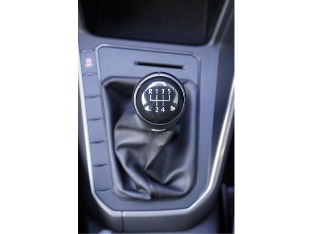 Volkswagen Polo 1.0 TSI 5drs Comfortline BJ2017 Lmv 15 | Led | Navi | App-Connect | Airco | Cruise control | Getint glas | Nw-model!