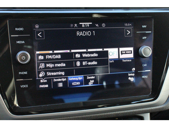 Volkswagen Touran 1.5 TSI 150pk DSG Comfortline Plus 7p | Navigatie | Apple Carplay Android Auto | Wegklapbare trekhaak | Parkeersensoren | Adapti