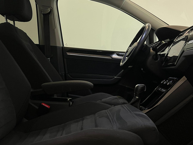 Volkswagen Touran 1.8 TSI Highline R Line 7-pers Pano NL-auto